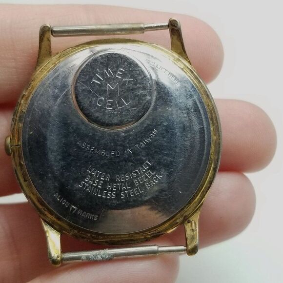 Vintage Timex Quartz Watch, Not Working, Sold As Is - Picture 2 of 5